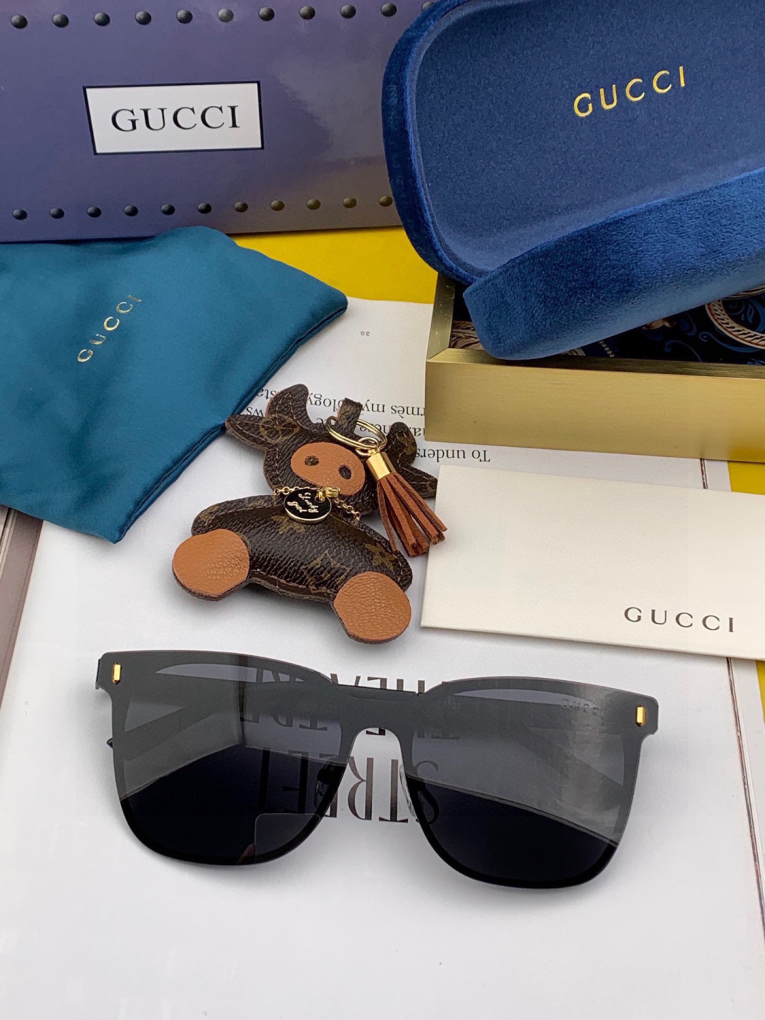 Gucci古奇 新款连体驶驾镜墨镜出行必众备多明星同款 太阳镜 男女太士阳镜飞行 型号：G075