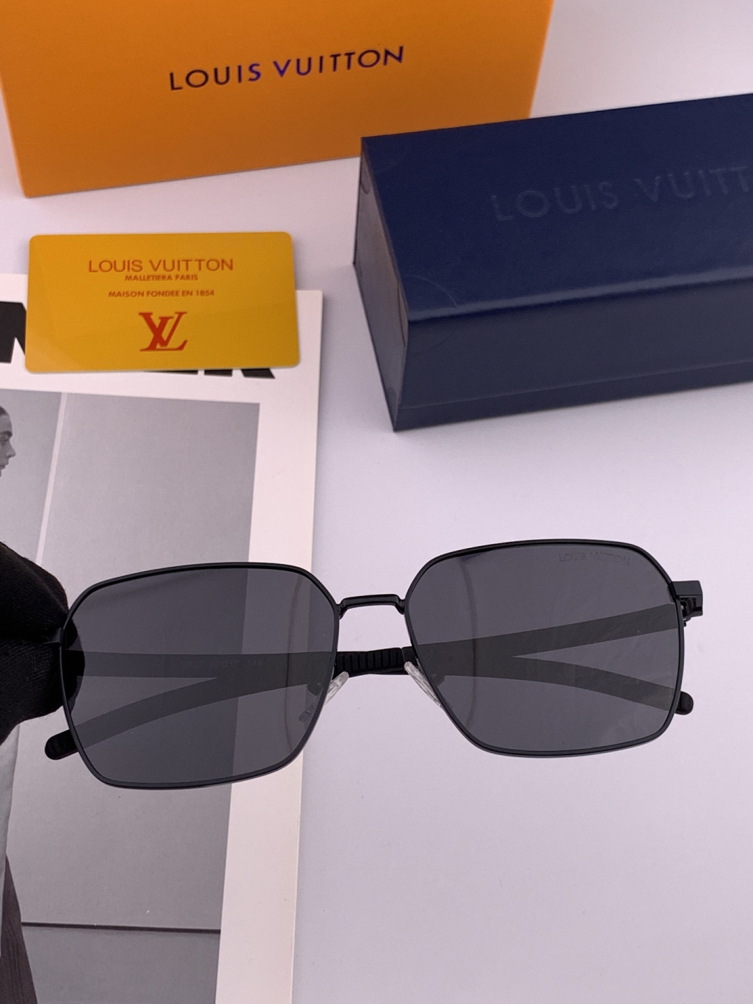 LV 。 高品质男女款墨镜 👍 进口宝丽来偏光镜片 。蛤蟆镜 开车钓鱼都可 。百搭显瘦墨镜韩版男士飞行员