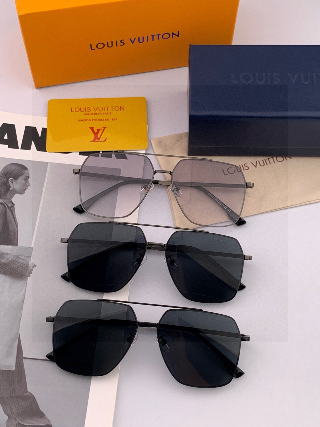 GUCC* 新款男女情侣款太阳iP电镀永不褪色 卖点：超轻超有弹性整幅眼镜无螺丝重要的是压不坏、镜片：高