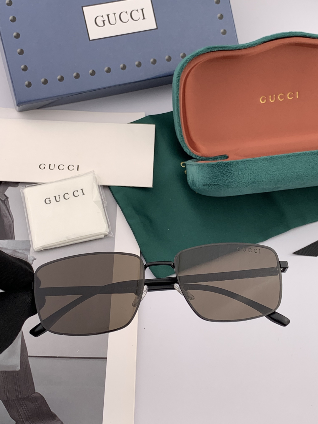 GUCCI 男款炫彩飞行员偏光太阳镜 ❤️材质：高清尼龙加厚卡槽高清偏光镜片 🌹无边框镜架💕颜👍型号：G