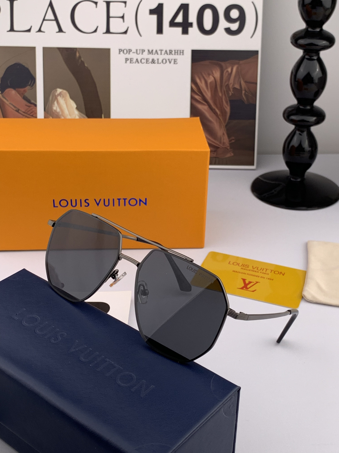 ♦️LV 新款男女情侣款太阳镜多边形墨镜iP电镀永不褪色 超轻超有弹性整幅眼镜无螺丝重要的是压不坏 高清