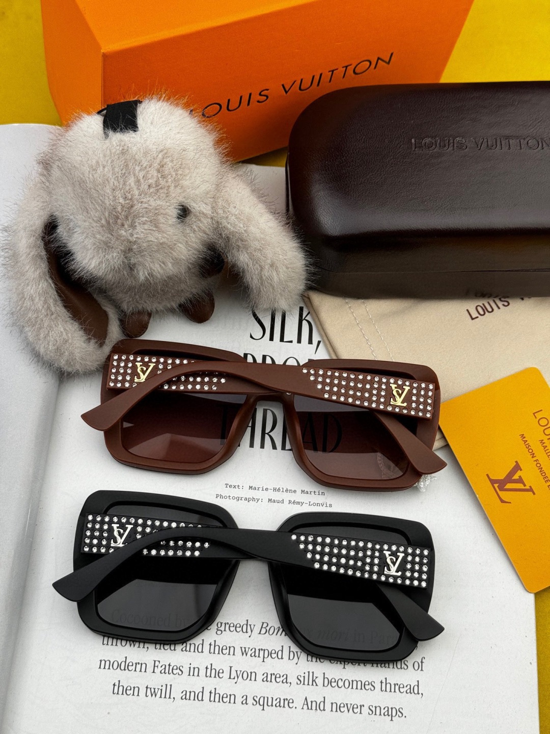 LV 开春新款 潮流爆款 时尚方框太阳镜 高品质 佩戴舒适 网红潮款墨镜 型号L2990