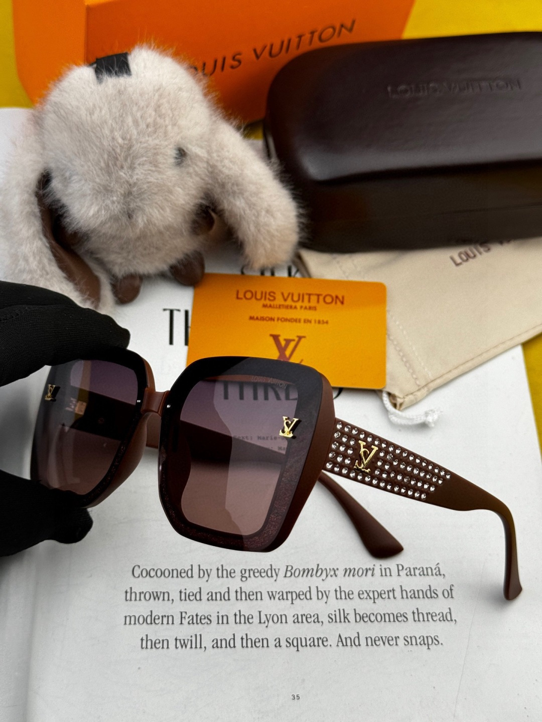 LV 开春新款 潮流爆款 时尚方框太阳镜 高品质 佩戴舒适 网红潮款墨镜 型号L2990