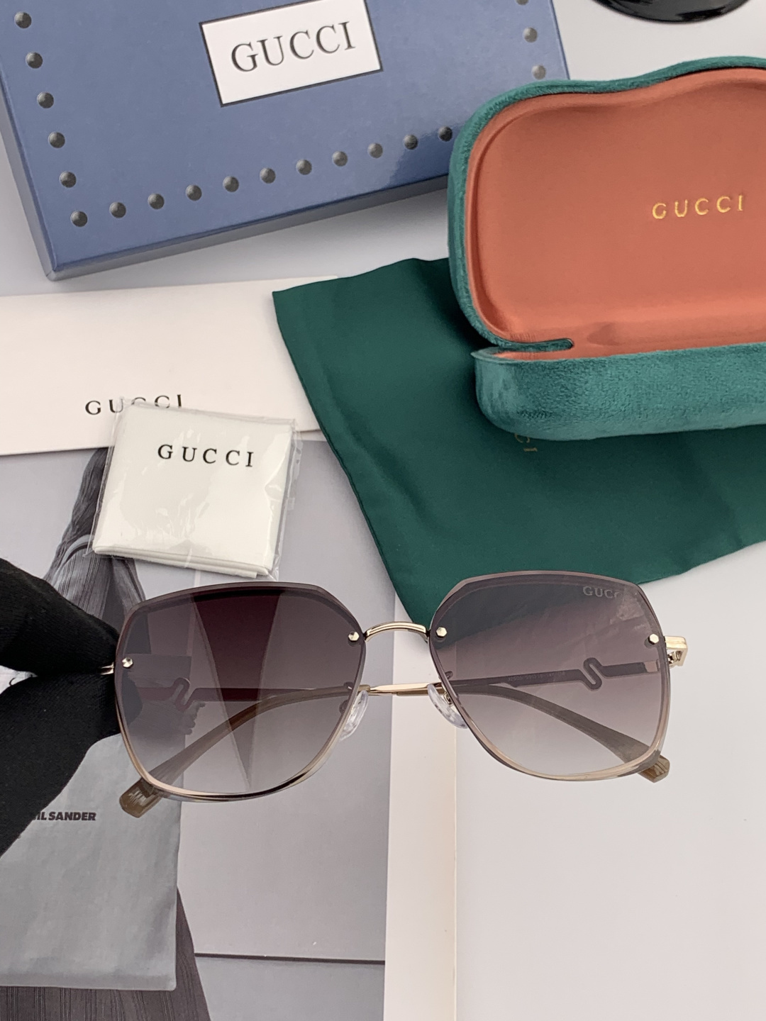 GUCCI 开春新款 最新款无框太阳镜 各路网红纷纷带起气场满分‼️ 俏皮甜美.上脸效果更佳.金属质感超