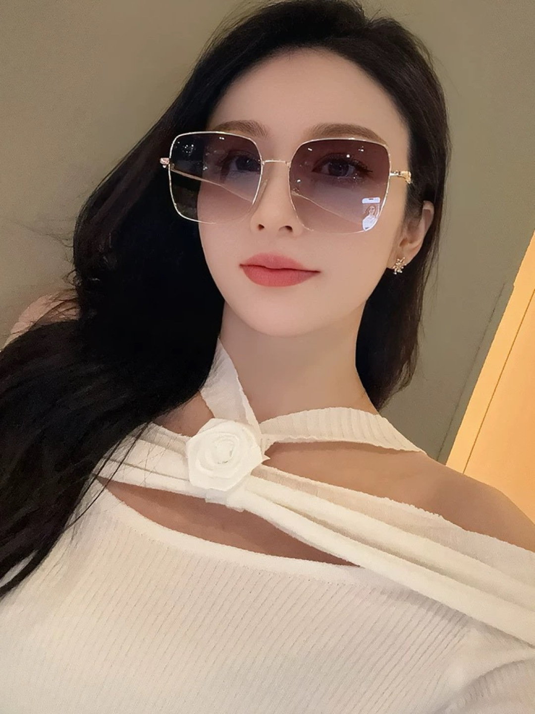 新品CHANEL 香奈儿太阳镜以独特魅力和前卫风格诠释春夏最新眼镜，质感超好佩带舒适 型号：CH9581