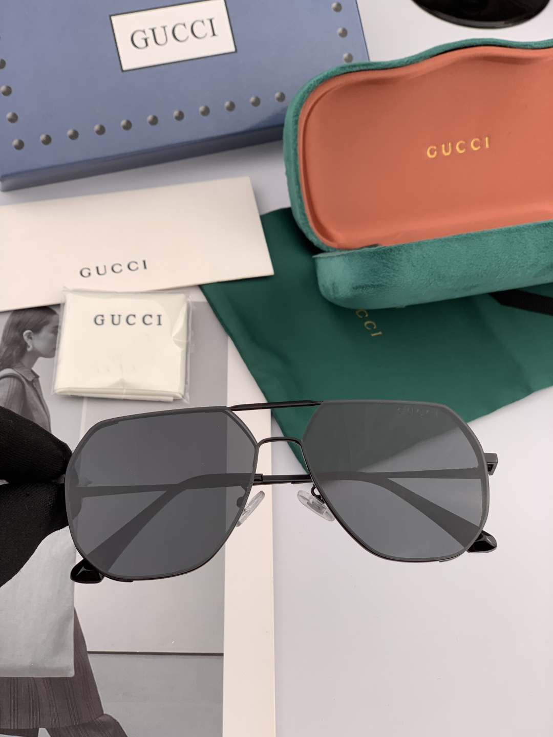 GUCC* 男款炫彩飞行员偏光太阳镜 ❤️材质：高清尼龙加厚卡槽高清偏光镜片 🌹无边框镜架💕颜👍型号：G