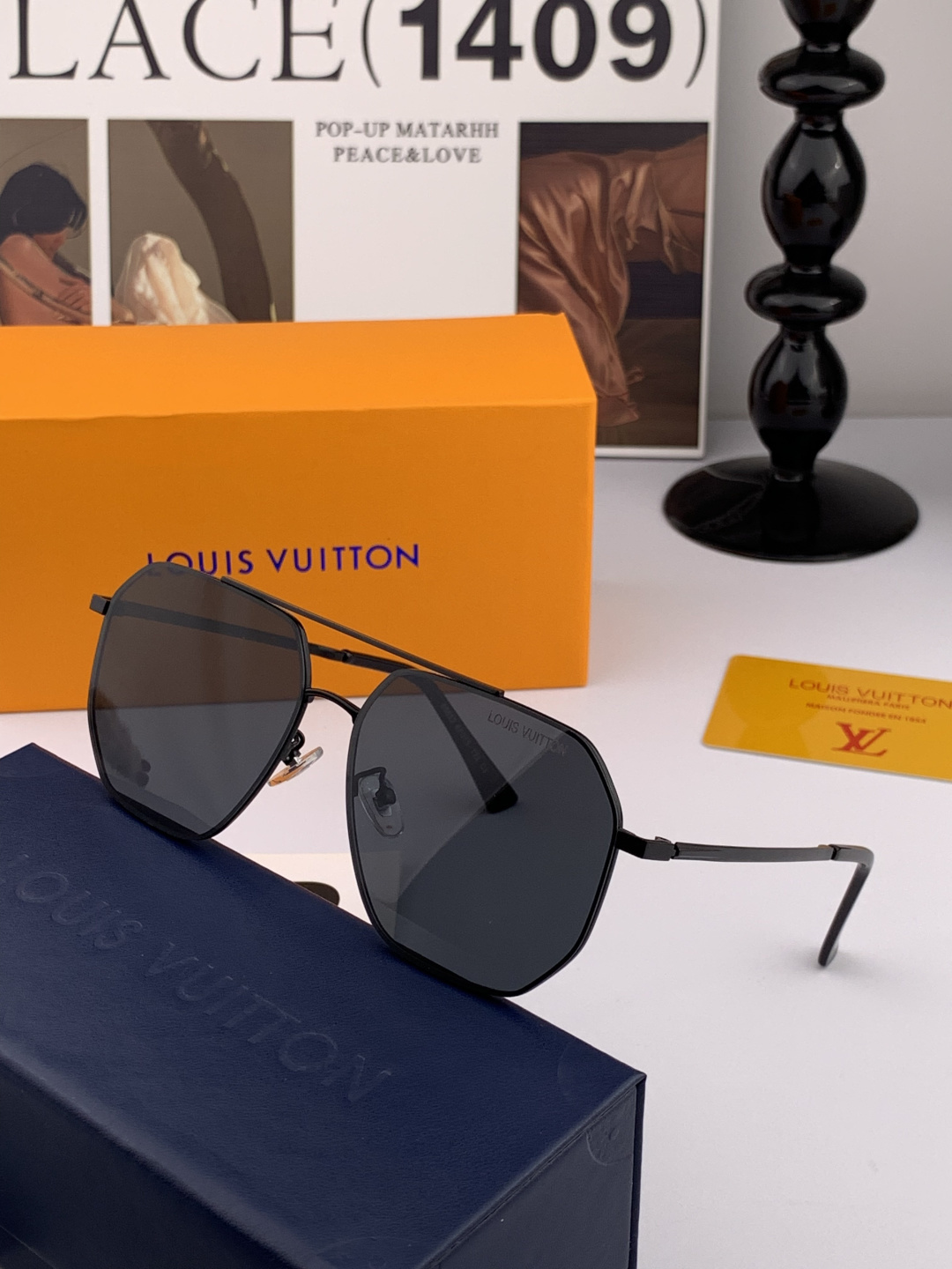 LV 男款炫彩飞行员偏光太阳镜 ❤️材质：高清尼龙加厚卡槽高清偏光镜片 🌹无边框镜架💕颜👍型号：L289