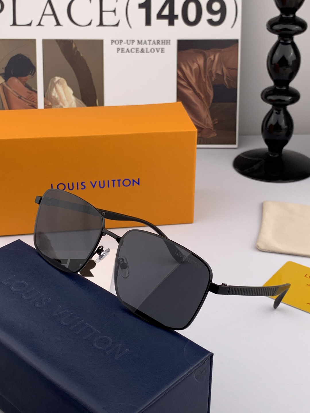 LV 男款炫彩飞行员偏光太阳镜 ❤️材质：高清尼龙加厚卡槽高清偏光镜片 🌹无边框镜架💕颜👍型号：L989