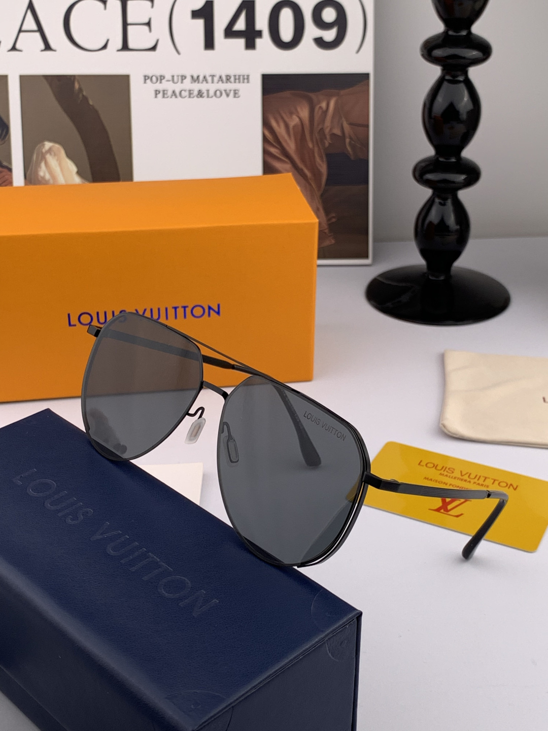 LV 男款炫彩飞行员偏光太阳镜 ❤️材质：高清尼龙加厚卡槽高清偏光镜片 🌹无边框镜架💕颜👍型号：L289