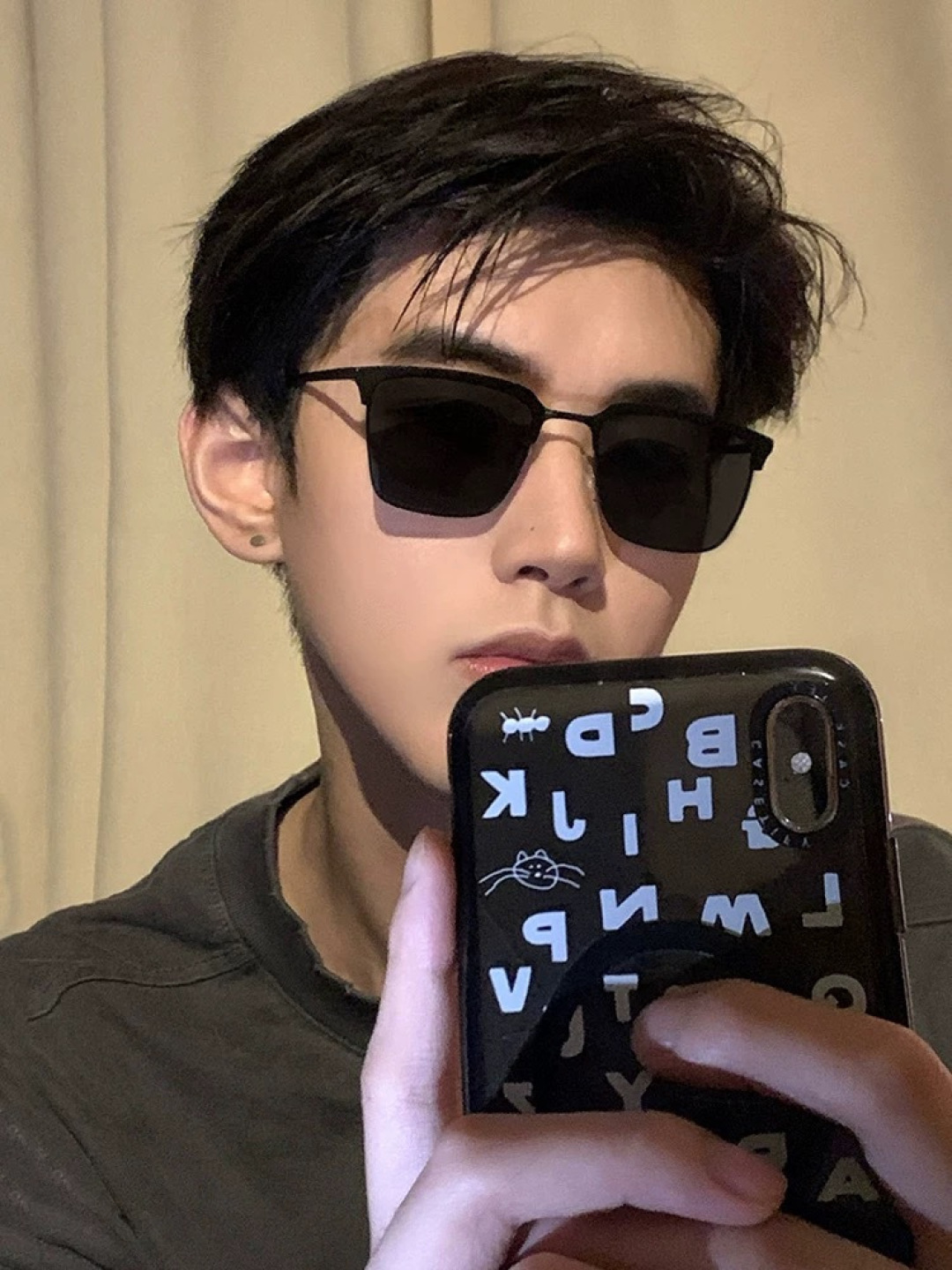 Gucci 。 高品质男女款墨镜 👍 进口宝丽来偏光镜片 。蛤蟆镜 开车钓鱼都可 。百搭显瘦墨镜韩版男士