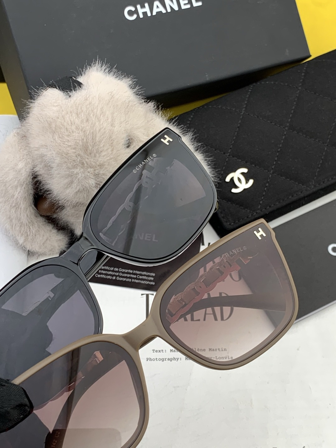 新品CHANEL 香奈儿太阳镜以独特魅力和前卫风格诠释春夏最新眼镜，质感超好佩带舒适 型号：CH0303