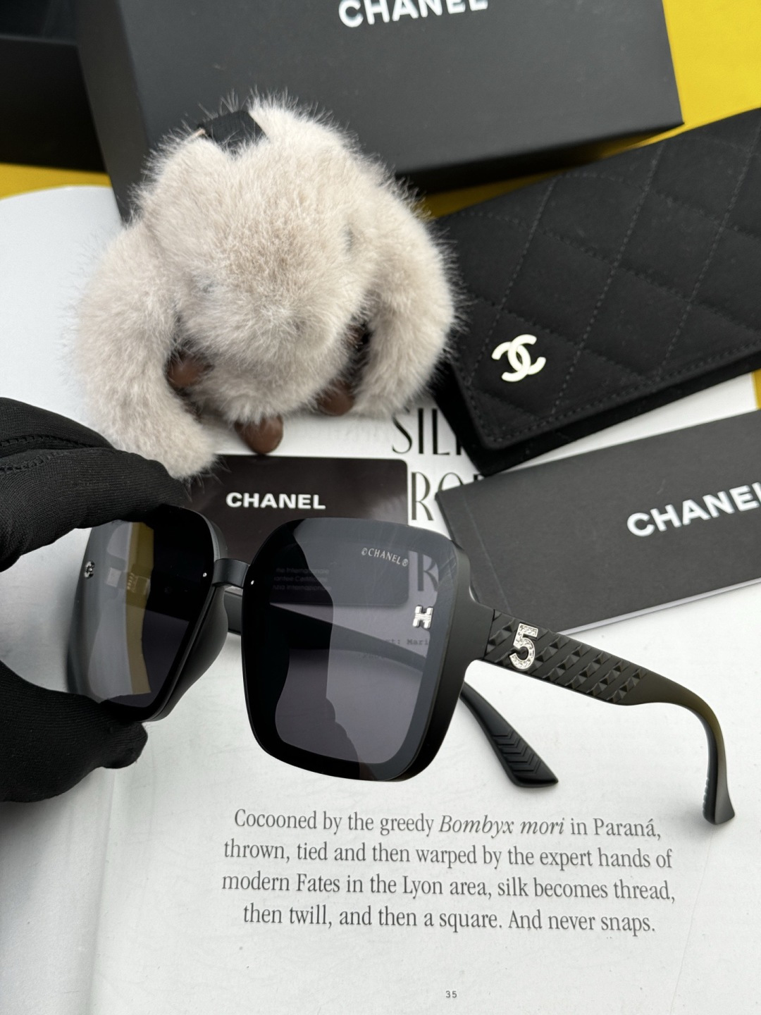 新品CHANEL 香奈儿太阳镜以独特魅力和前卫风格诠释春夏最新眼镜，质感超好佩带舒适 型号：CH2305