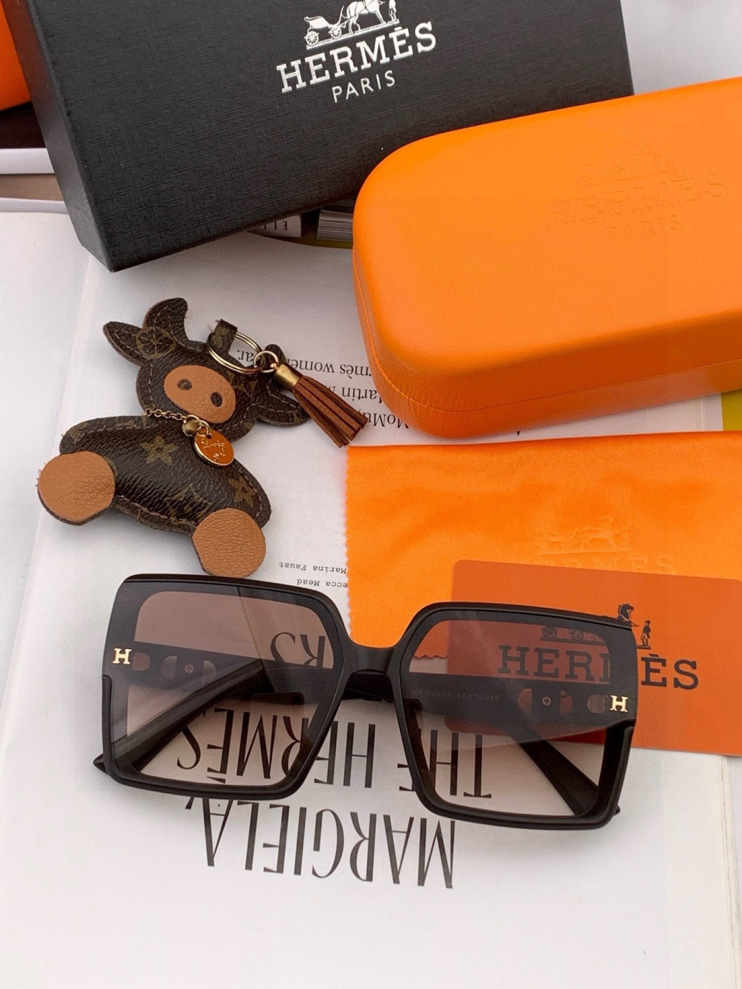 【TR尼龙偏光系列】爱马仕 经典的方框设计，不挑脸型，无论搭配大衣还是连衣裙都非常显气质尼龙偏光镜片预防