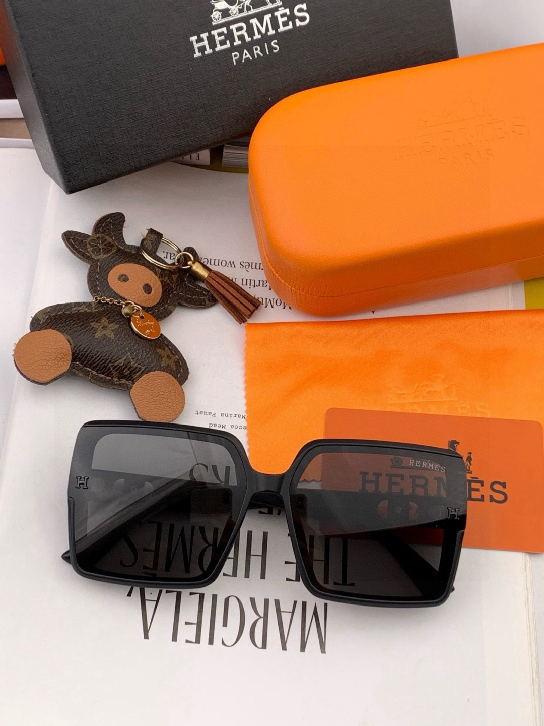 【TR尼龙偏光系列】爱马仕 经典的方框设计，不挑脸型，无论搭配大衣还是连衣裙都非常显气质尼龙偏光镜片预防