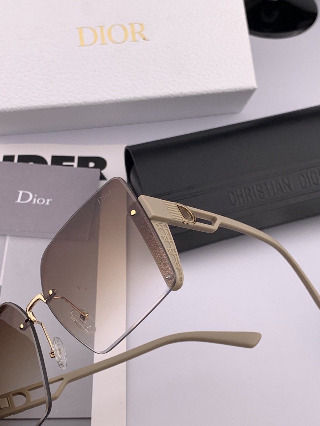 🔺 【DIOR-迪奥】开春新款 潮流爆款 时尚方框太阳镜 高品质 佩戴舒适 网红潮款墨镜 女士高清太阳镜