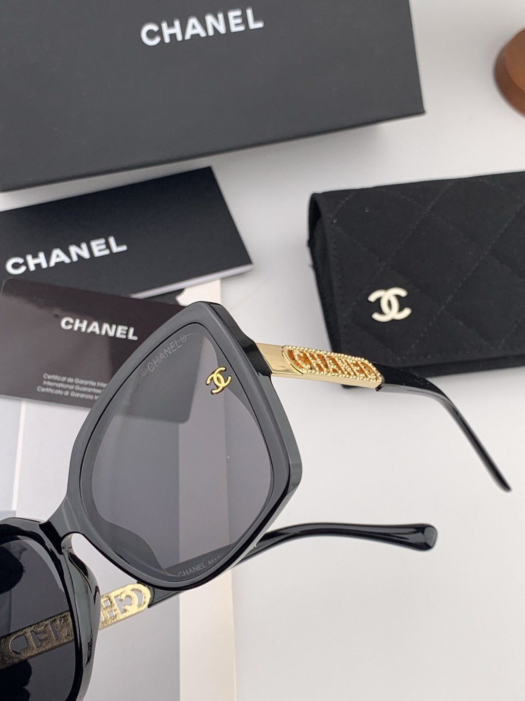 🔺CHANEL🔻早春新款，众多明星同款[色]香奈儿‼️‼️新款大框墨镜 ，🌈🌈宝丽来超清太阳镜🔝🔝型号：