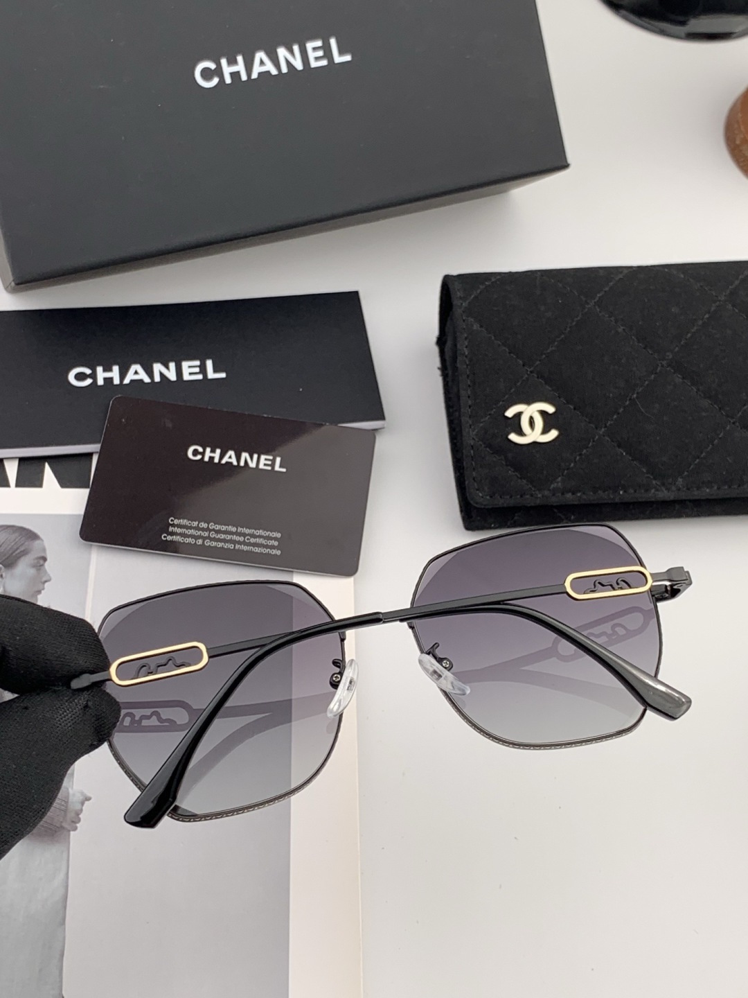 【CHANEL】香奈儿 新款尼龙偏光太眼镜，无框钻石 切边更有质感，大气女人范儿，大脸小脸都好看 ！型号