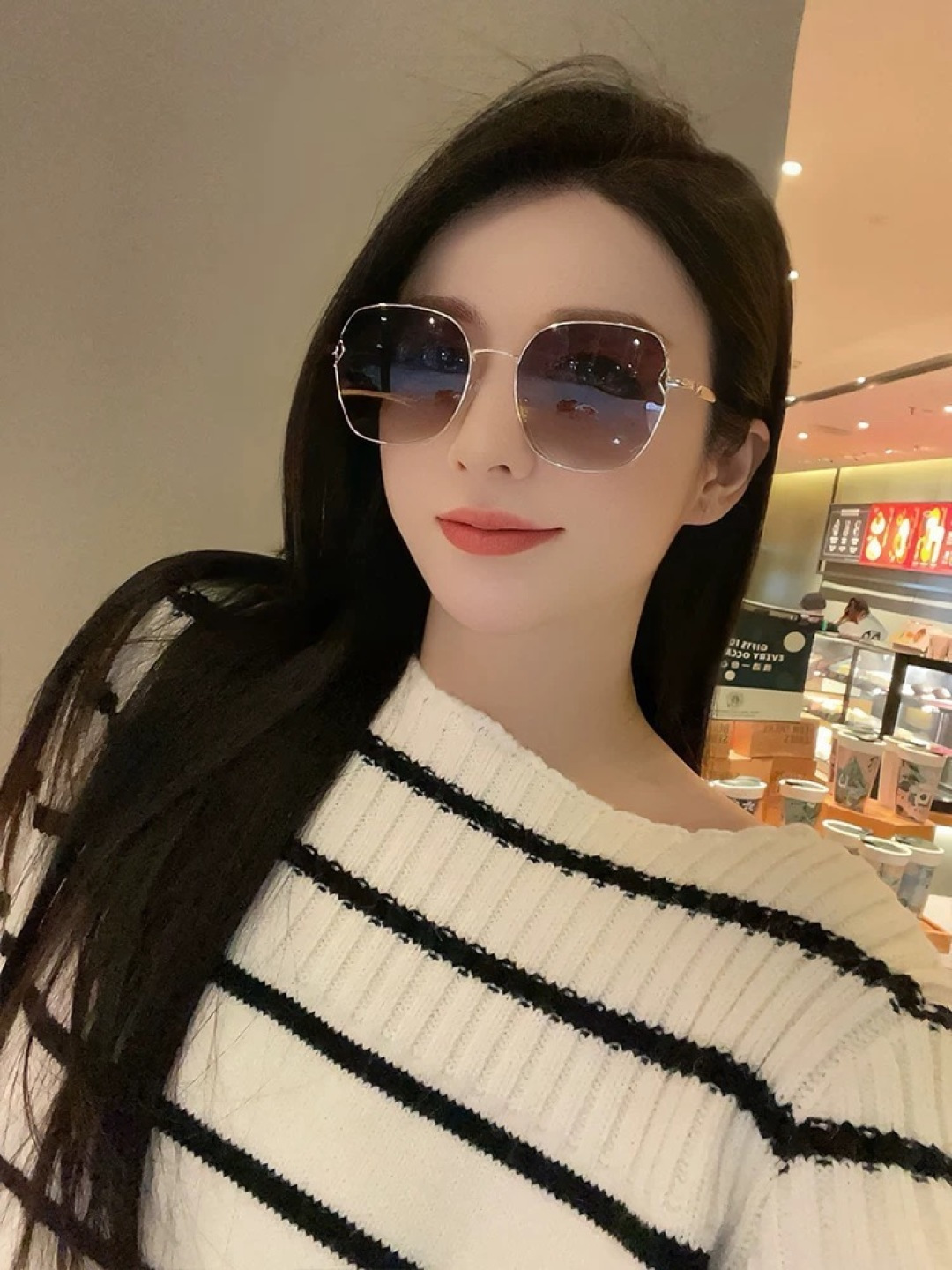 新品CHANEL 香奈儿太阳镜以独特魅力和前卫风格诠释春夏最新眼镜，质感超好佩带舒适 型号：CH9581