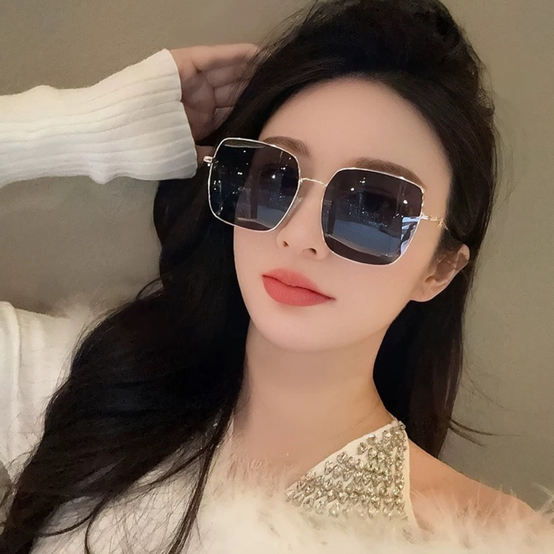 新品CHANEL 香奈儿太阳镜以独特魅力和前卫风格诠释春夏最新眼镜，质感超好佩带舒适 型号：CH2581