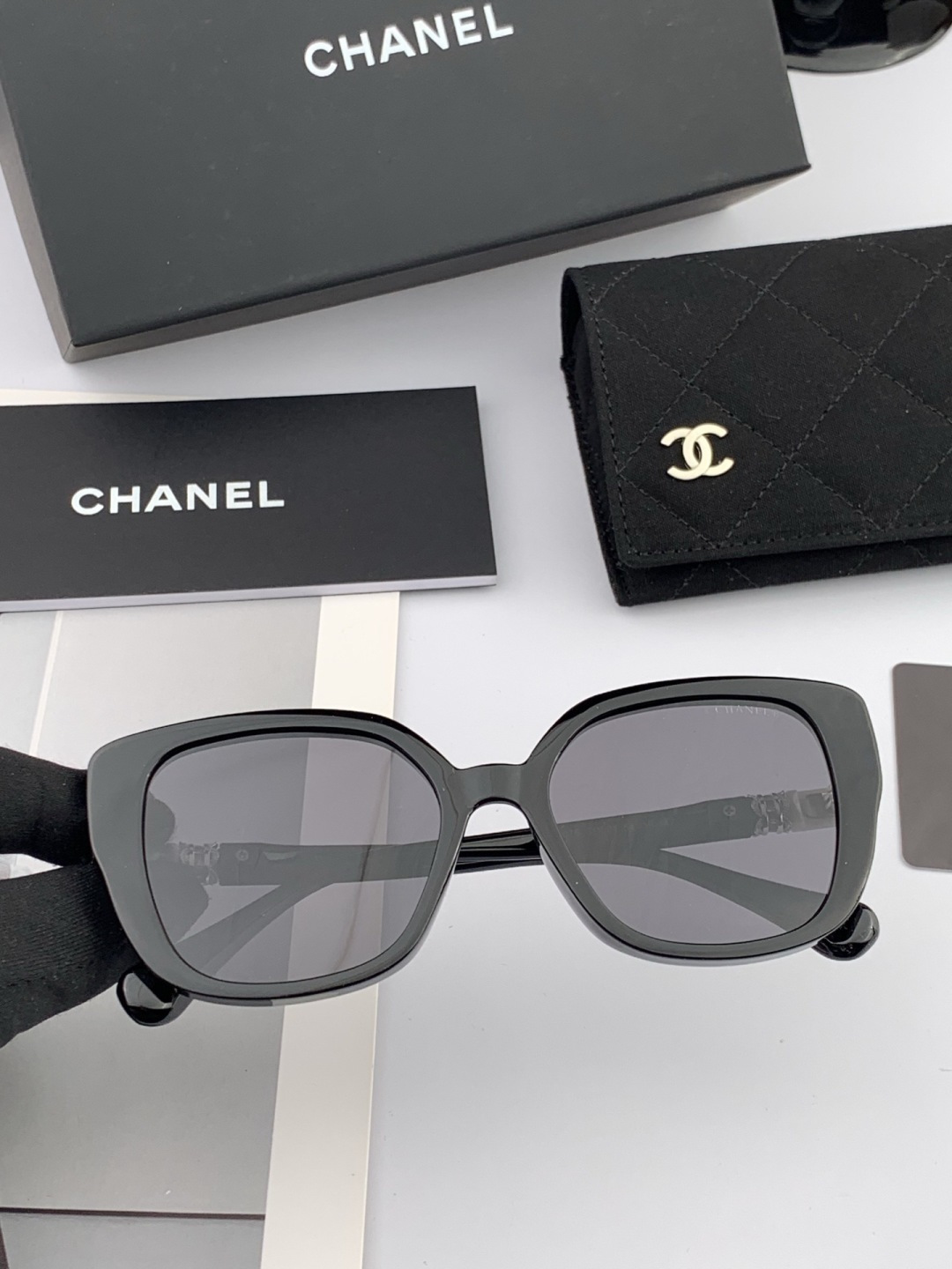 【CHANEL】香奈儿 新款潮流爆款 时尚方框太阳镜 佩戴舒适 网红潮款墨镜 女士高清加厚偏光太阳镜🕶️