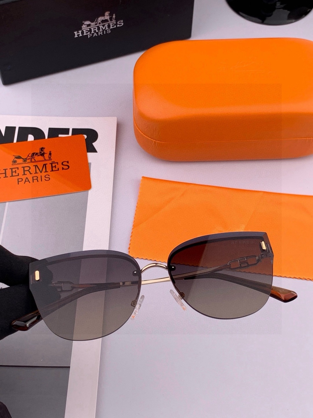 【尼龙偏光系列】爱马仕无框太阳镜墨方框设计，不挑脸型，无论搭配大衣还是连衣裙都非常显气质尼龙偏光镜片预防