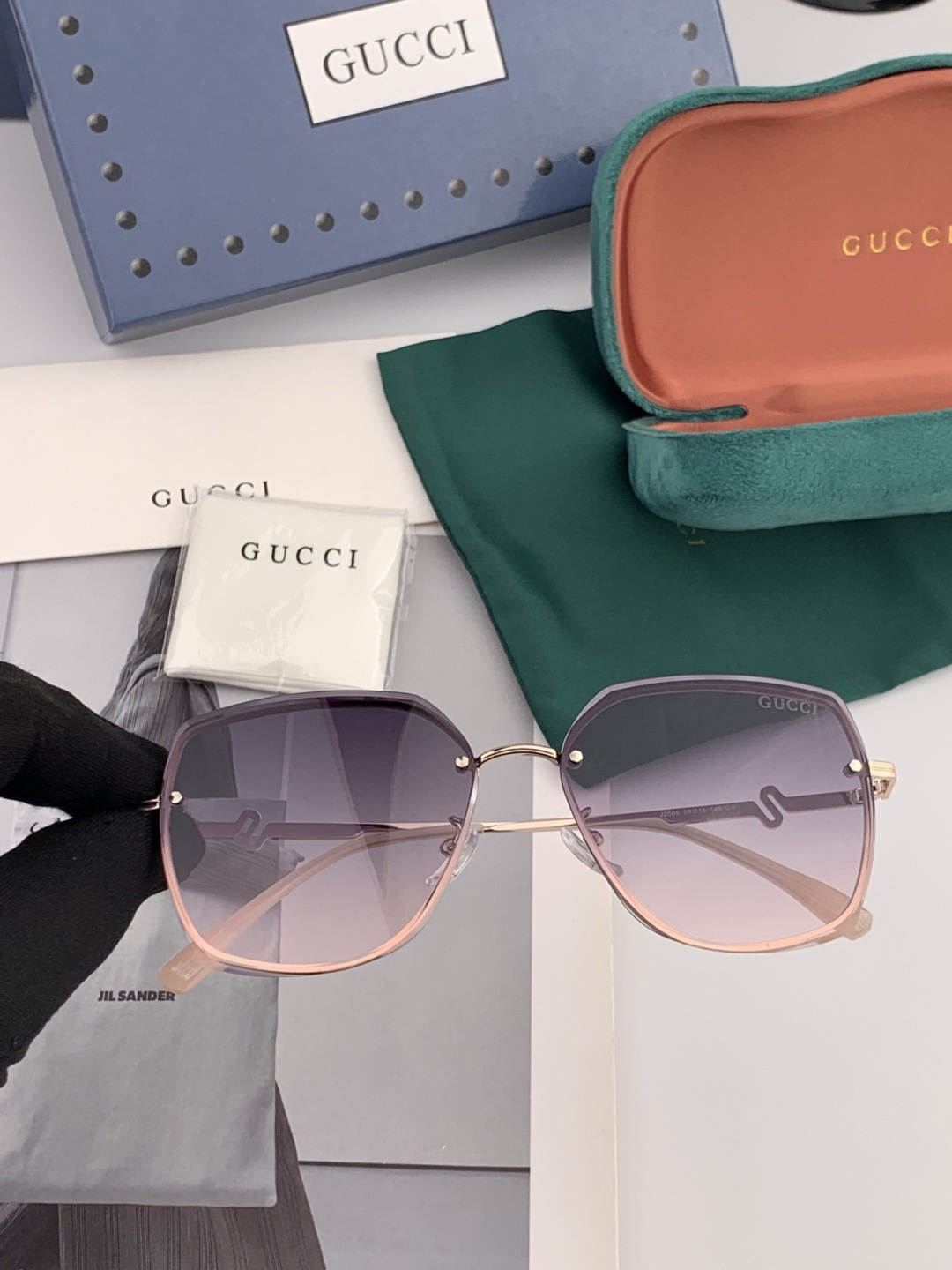 GUCCI 开春新款 最新款无框太阳镜 各路网红纷纷带起气场满分‼️ 俏皮甜美.上脸效果更佳.金属质感超