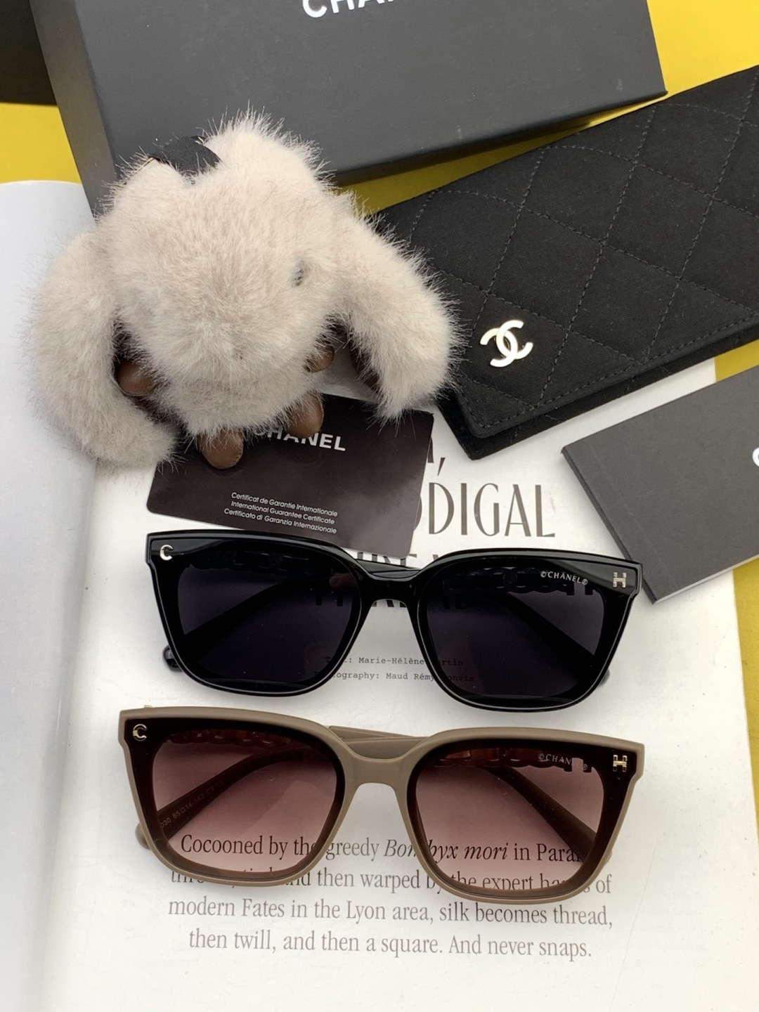 新品CHANEL 香奈儿太阳镜以独特魅力和前卫风格诠释春夏最新眼镜，质感超好佩带舒适 型号：CH0303