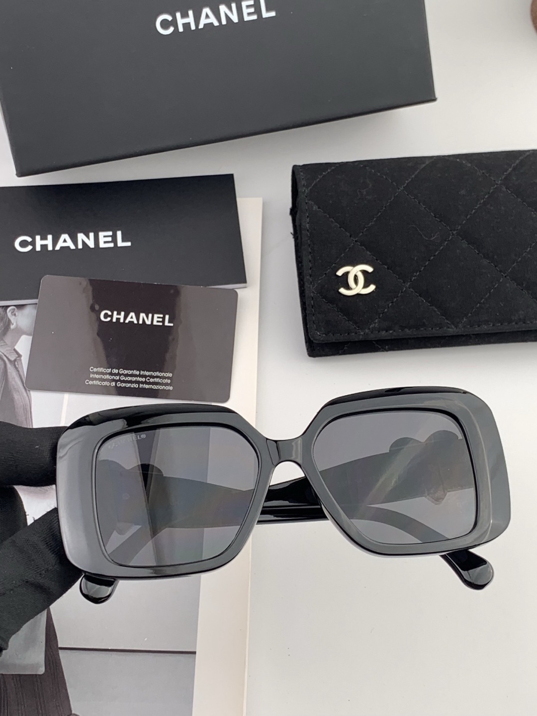 新品CHANEL 香奈儿太阳镜以独特魅力和前卫风格诠释春夏最新眼镜，质感超好佩带舒适 型号：CH8551