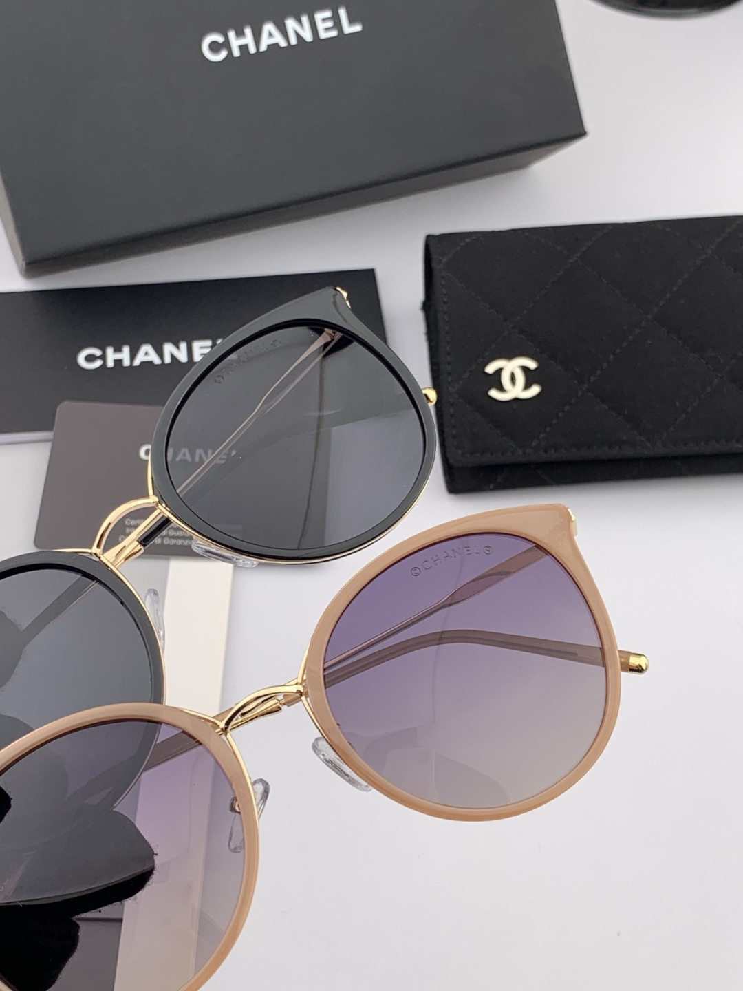 新品CHANEL 香奈儿太阳镜以独特魅力和前卫风格诠释春夏最新眼镜，质感超好佩带舒适 型号：CH7827