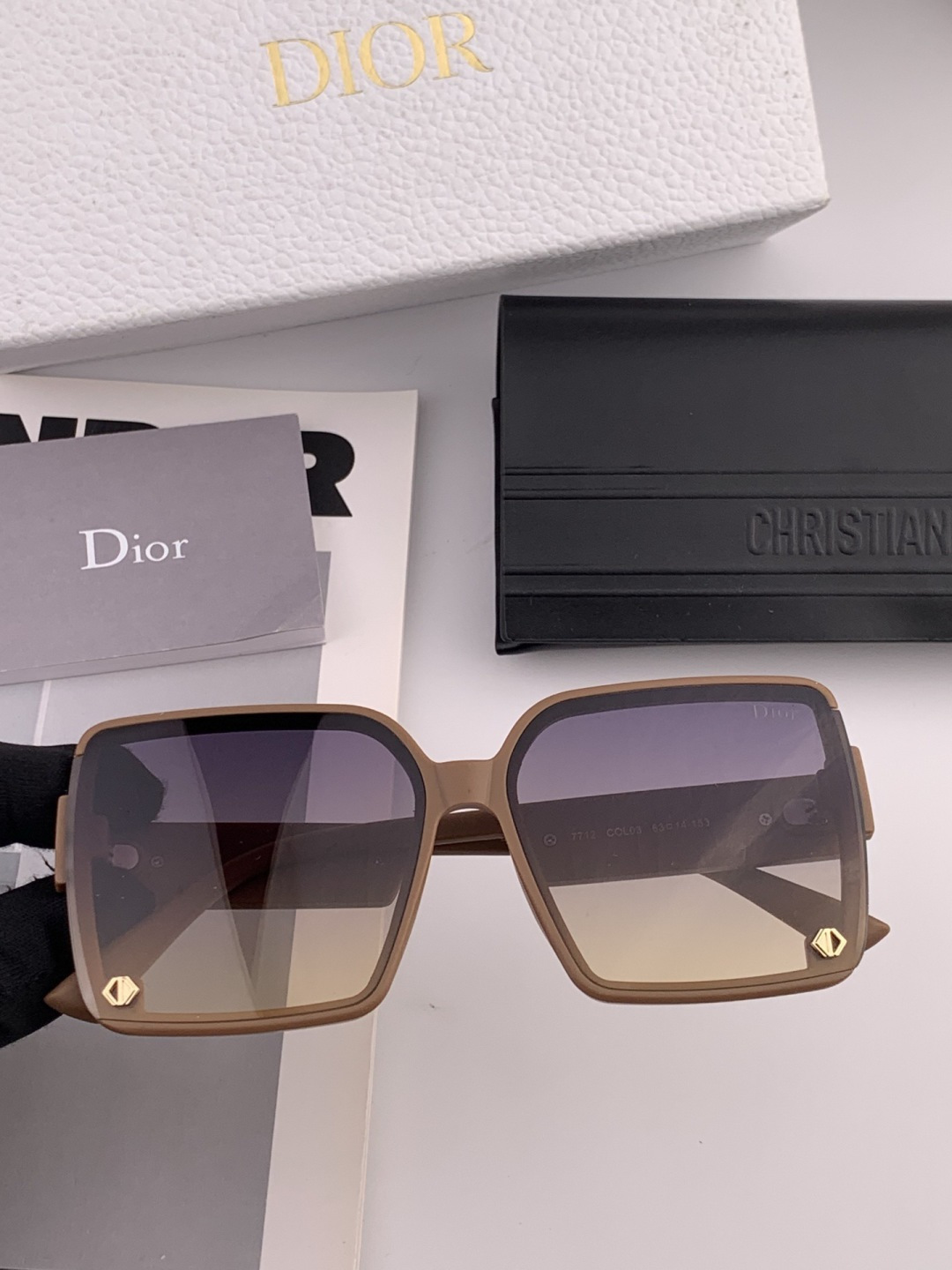 🔺 【DIOR-迪奥】开春新款 潮流爆款 时尚方框偏光太阳镜 高品质 佩戴舒适 网红潮款墨镜 女士高清尼