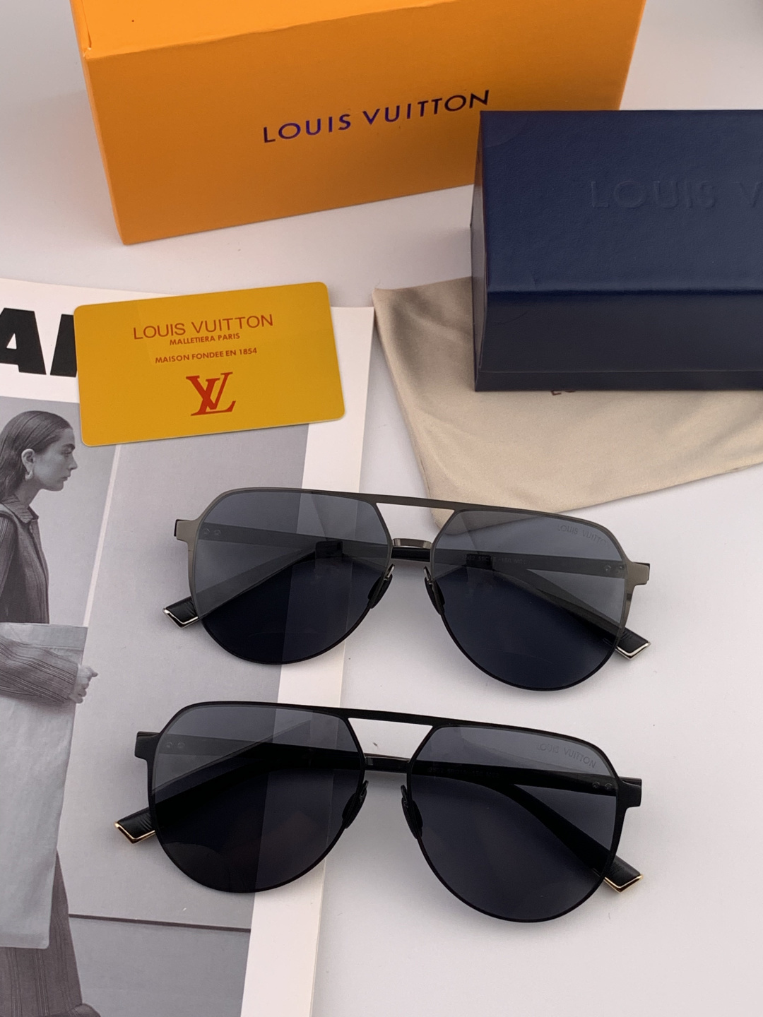 LV 男款炫彩飞行员偏光太阳镜 ❤️材质：高清尼龙加厚卡槽高清偏光镜片 🌹无边框镜架💕颜👍型号：L522