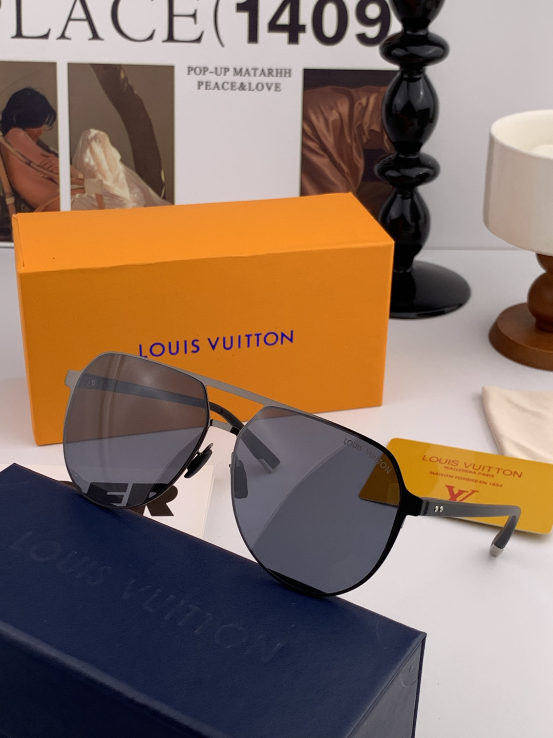 LV 男款炫彩飞行员偏光太阳镜 ❤️材质：高清尼龙加厚卡槽高清偏光镜片 🌹无边框镜架💕颜👍型号：L522
