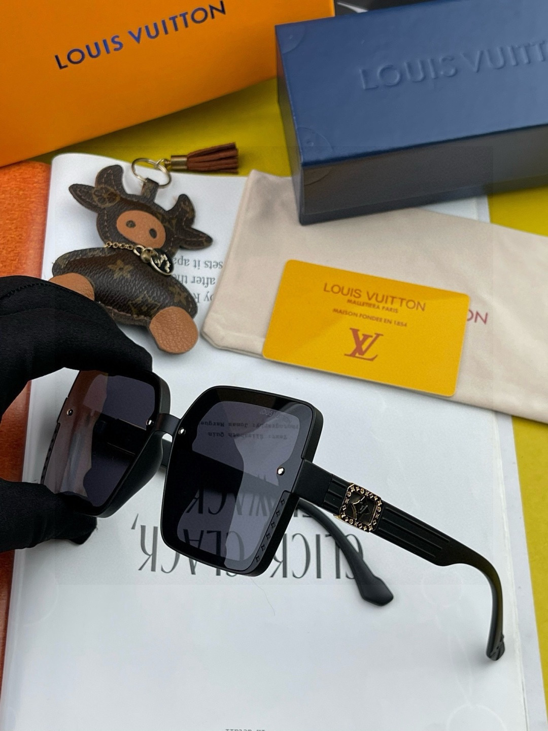 【TR偏光系列】lv大框太阳镜墨镜经典的方框设计，不挑脸型，无论搭配大衣还是连衣裙都非常显气质偏光镜片预