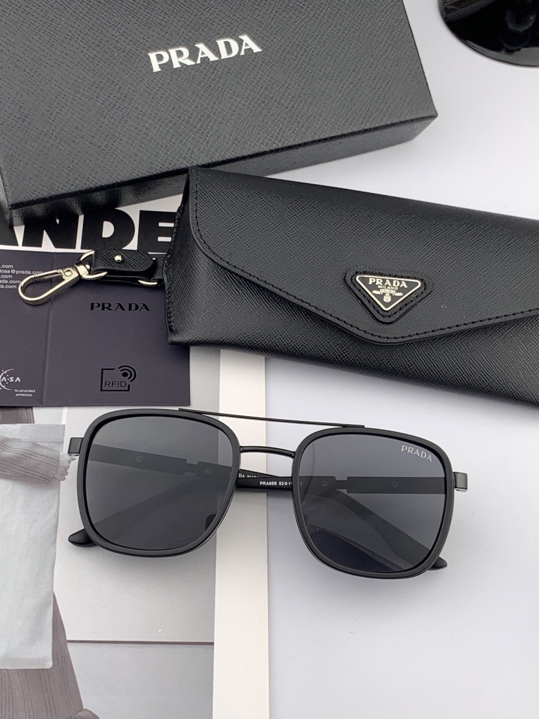 官方同步 品牌:雷朋经典男女士玻璃太阳镜 材质：美国宝丽来高清防爆钢化玻璃镜片 型号：RB865