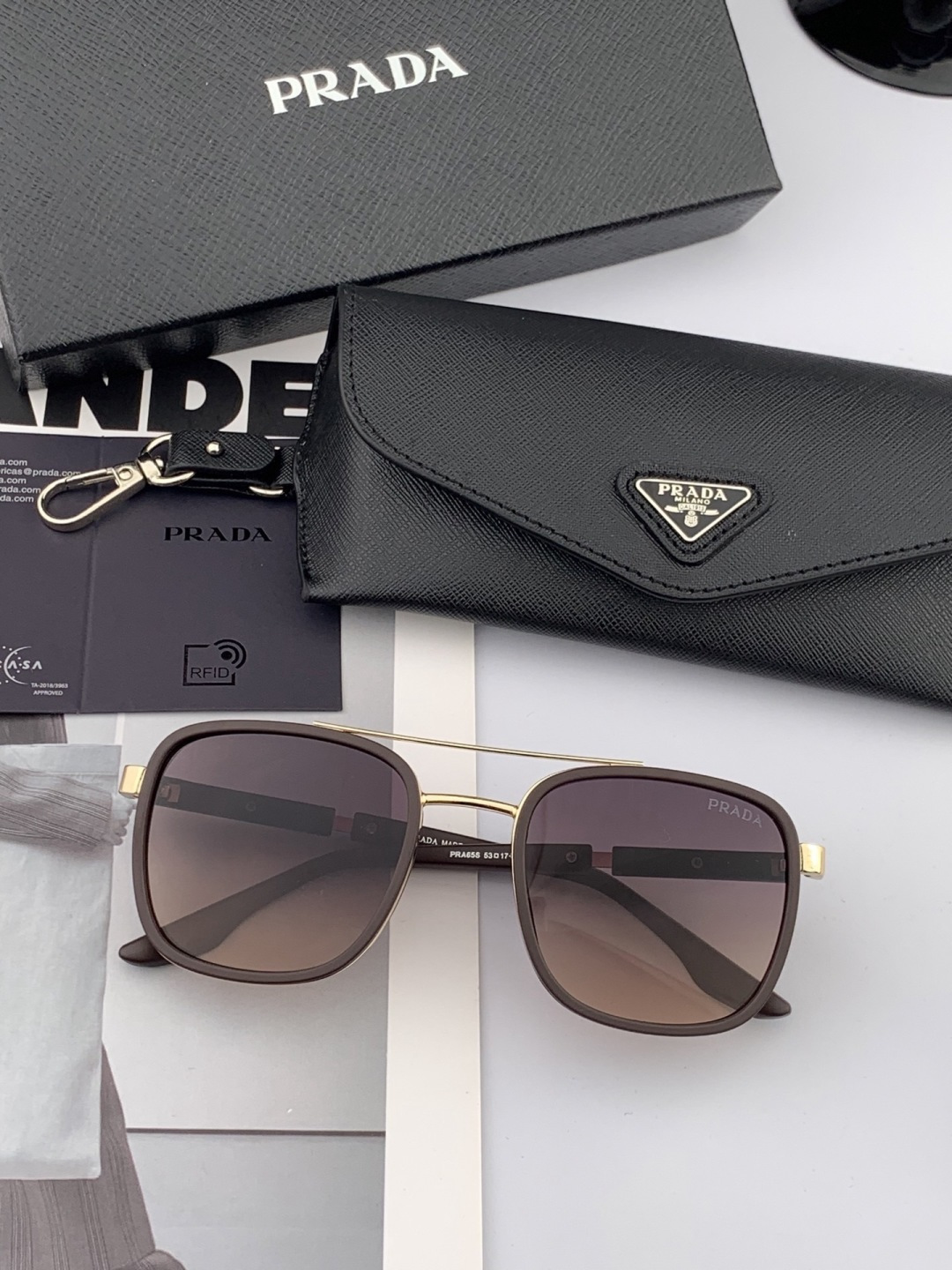 官方同步 品牌:雷朋经典男女士玻璃太阳镜 材质：美国宝丽来高清防爆钢化玻璃镜片 型号：RB865