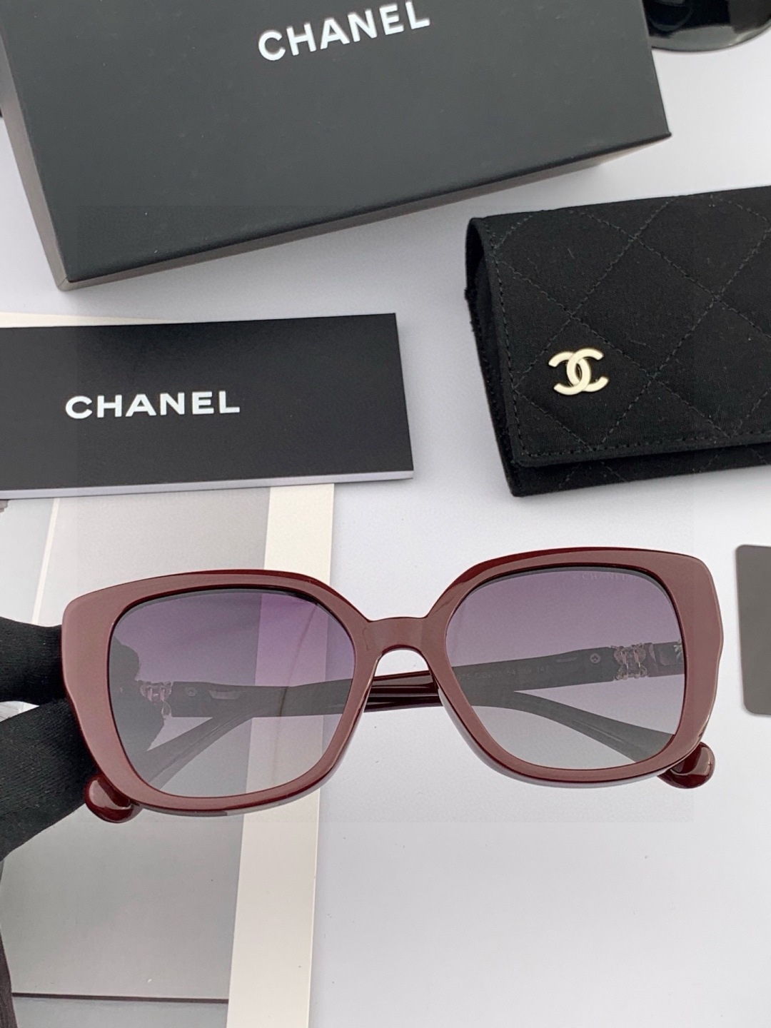 【CHANEL】香奈儿 新款潮流爆款 时尚方框太阳镜 佩戴舒适 网红潮款墨镜 女士高清加厚偏光太阳镜🕶️