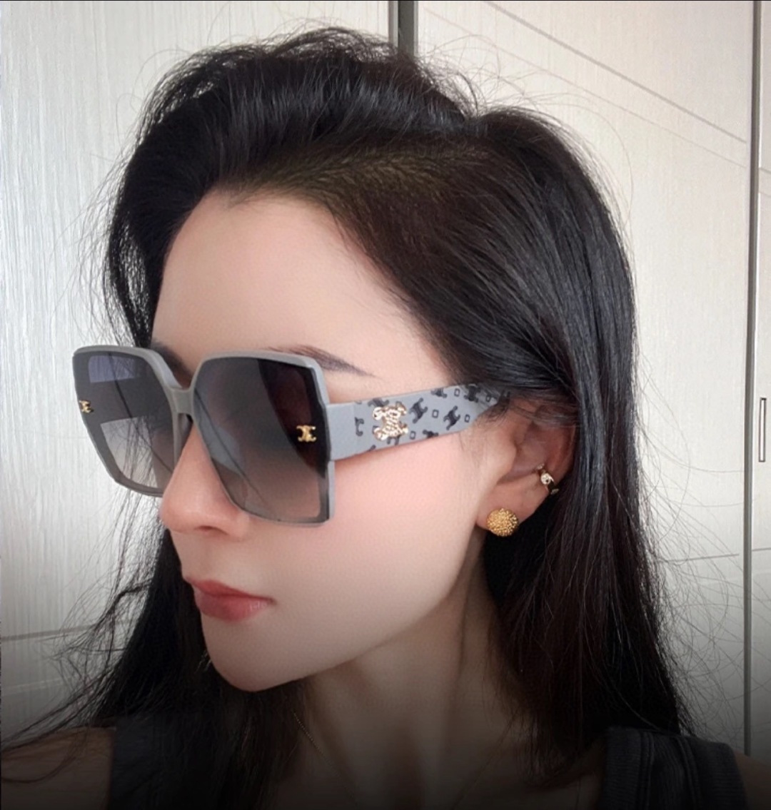 🌷🌷瑟琳新款到货🆕🆕TR材制作而成[酷][酷]高品质 2⃣️色潮品[强][强]大框型太阳镜➕简约logo