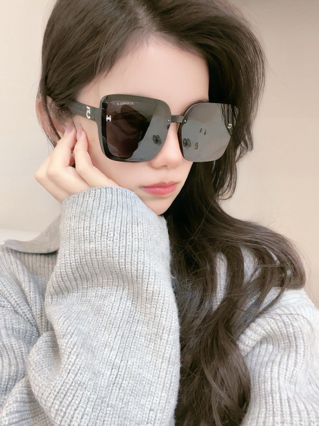 新品CHANEL 香奈儿太阳镜以独特魅力和前卫风格诠释春夏最新眼镜，质感超好佩带舒适 型号：CH2305