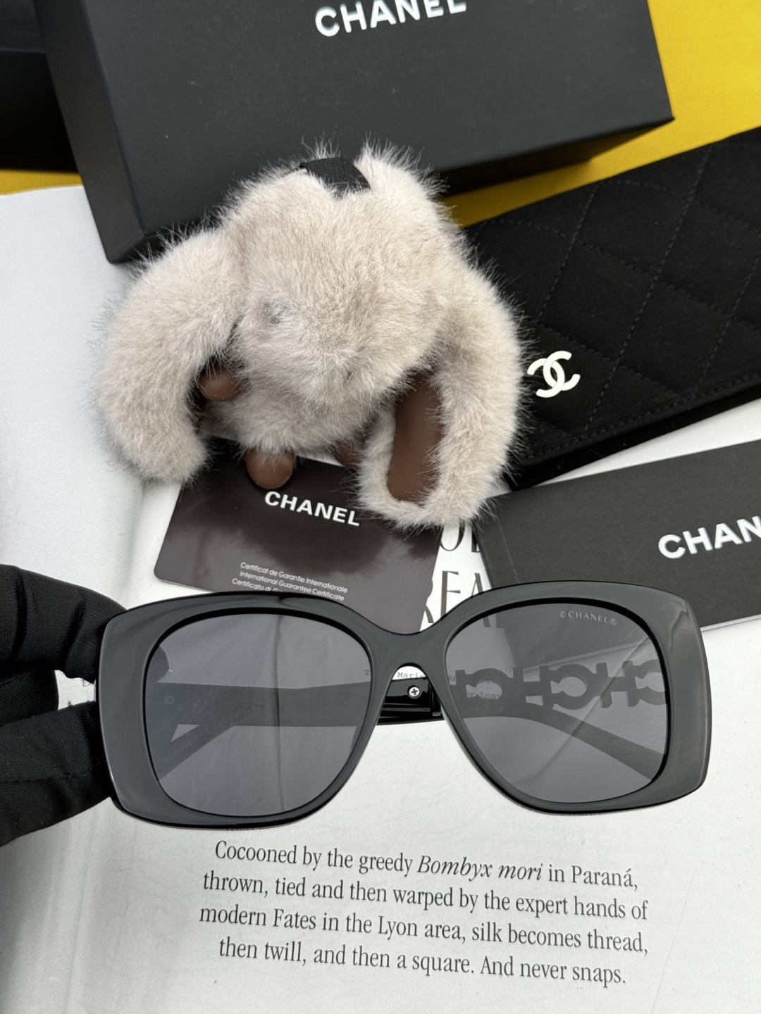 香奈儿 开春新款太阳镜 各路网红纷纷带起气场满分‼️ 俏皮甜美.上脸效果更佳.金属质感超好 型号：CH3