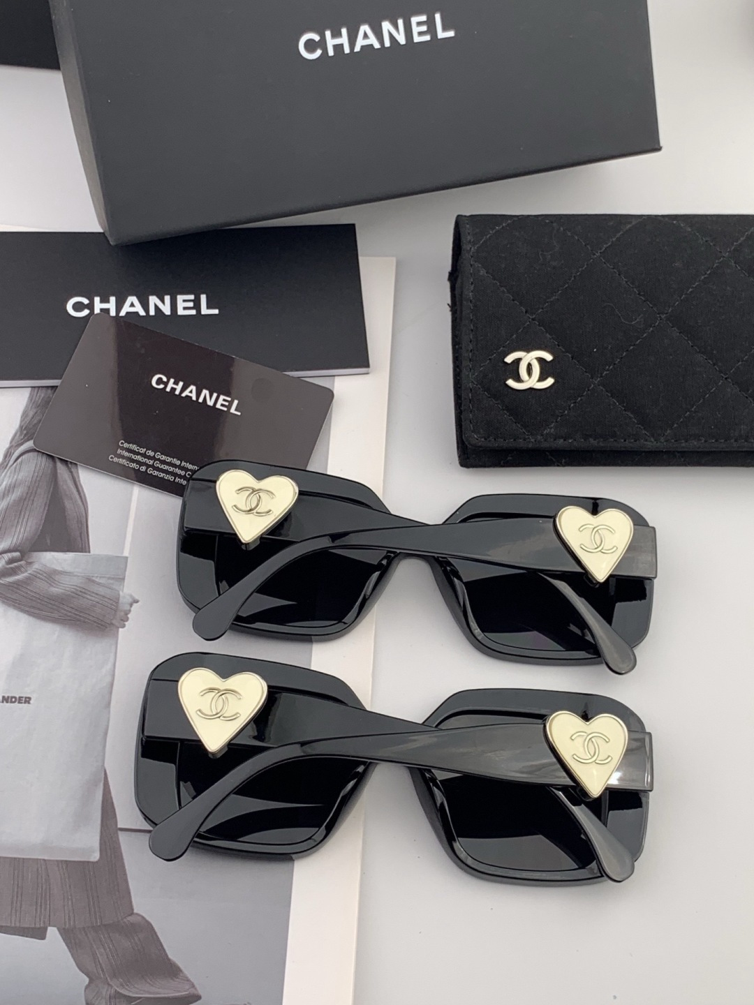 新品CHANEL 香奈儿太阳镜以独特魅力和前卫风格诠释春夏最新眼镜，质感超好佩带舒适 型号：CH8551