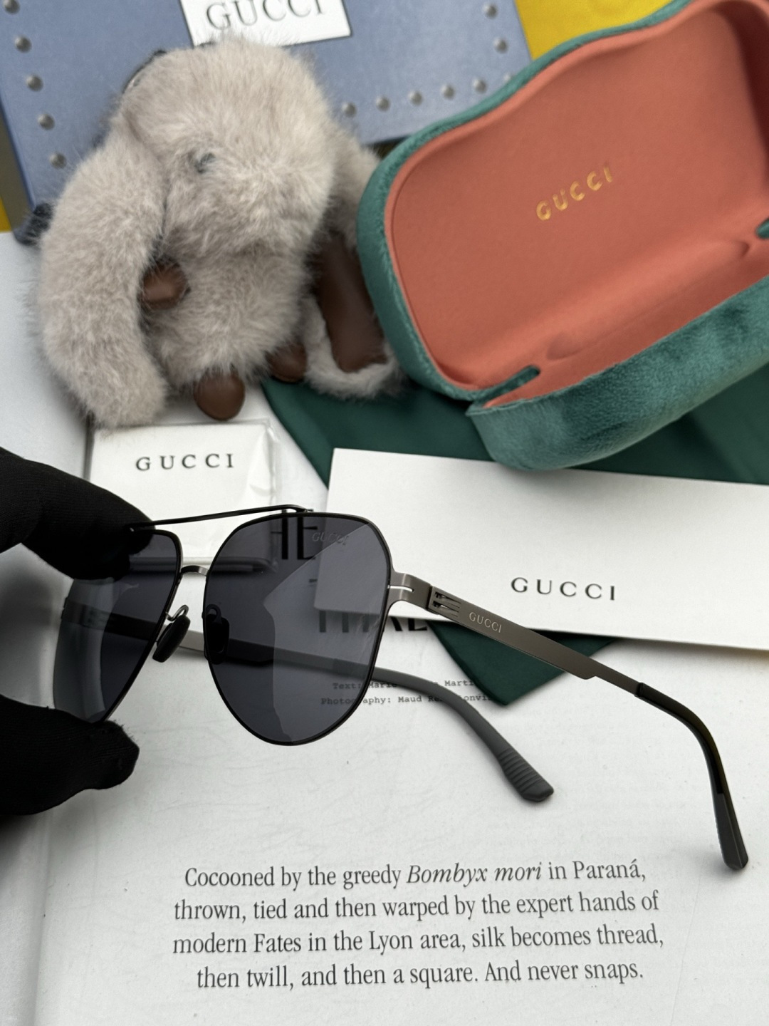 GUCC* 新款男女情侣款太阳iP电镀永不褪色 卖点：超轻超有弹性整幅眼镜无螺丝重要的是压不坏、镜片：高