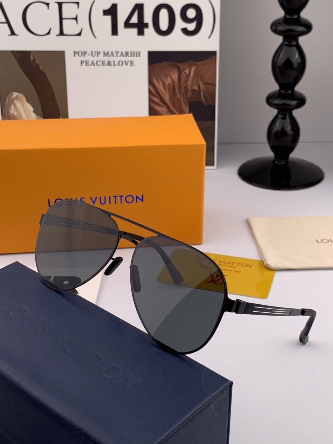 ♦️LV 新款男女情侣款太阳镜多边形墨镜iP电镀永不褪色 超轻超有弹性整幅眼镜无螺丝重要的是压不坏 高清