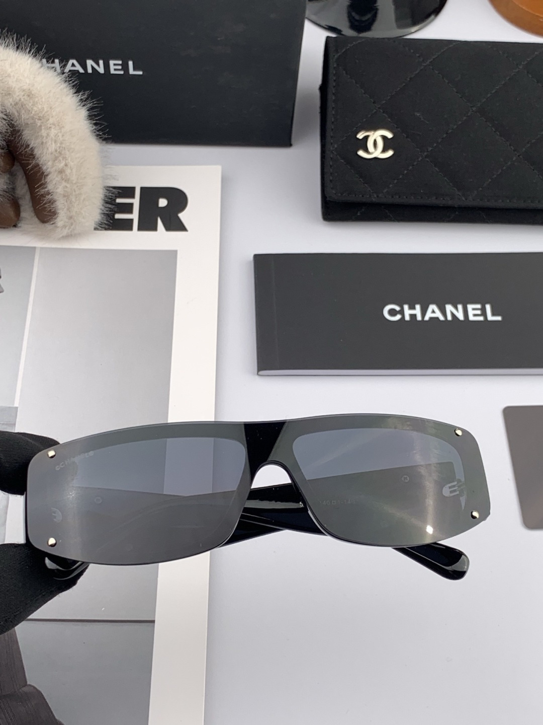 新品CHANEL 香奈儿太阳镜以独特魅力和前卫风格诠释春夏最新眼镜，质感超好佩带舒适 型号：CH2507