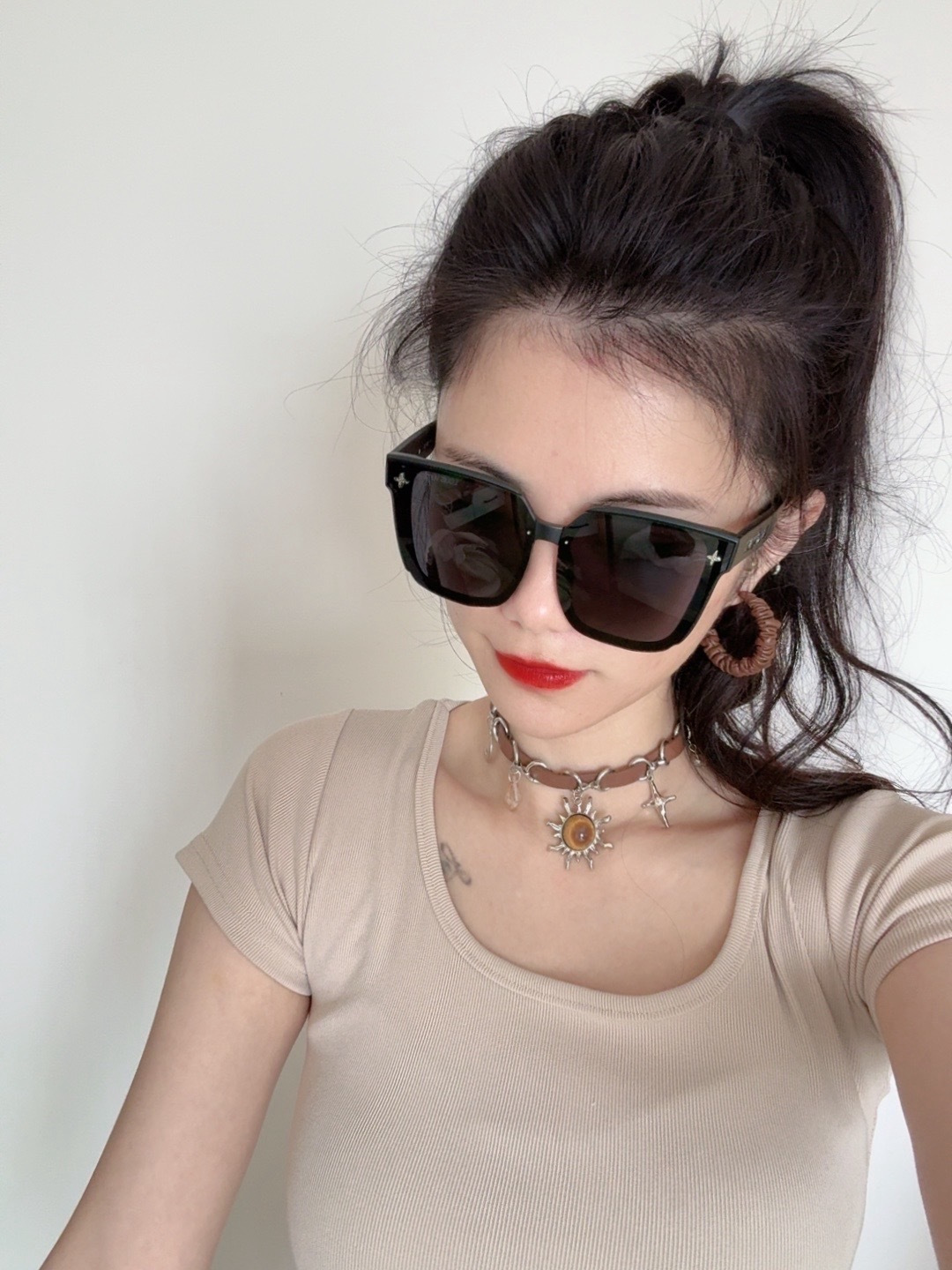 LV 新款女士方框太阳眼镜 开车墨镜 新款太阳镜 时尚大方 舒适轻盈 精致奢华 超轻 型号：L1132