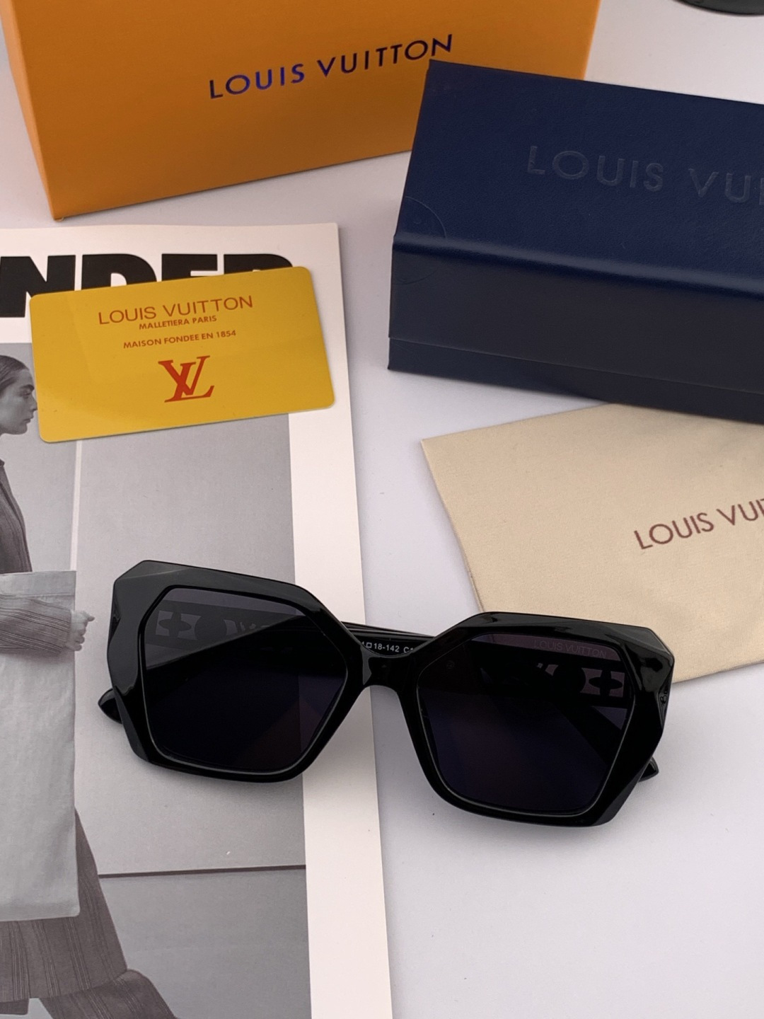 LV 开春新款 潮流爆款 时尚方框太阳镜 高品质 佩戴舒适 网红潮款墨镜 型号L5230