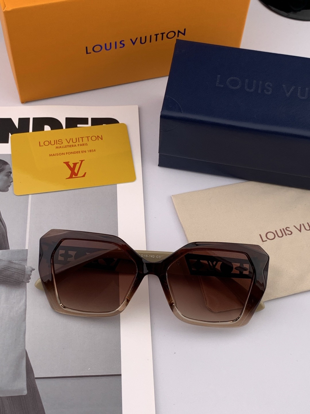 LV 开春新款 潮流爆款 时尚方框太阳镜 高品质 佩戴舒适 网红潮款墨镜 型号L5230