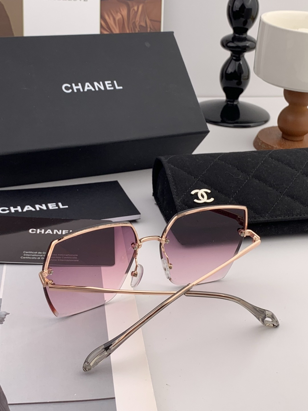 新品CHANEL 香奈儿太阳镜以独特魅力和前卫风格诠释春夏最新眼镜，质感超好佩带舒适 型号：CH2077