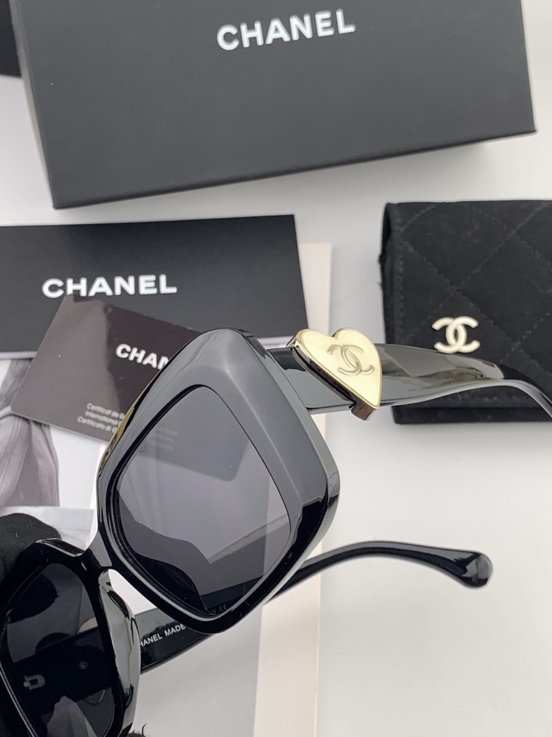 新品CHANEL 香奈儿太阳镜以独特魅力和前卫风格诠释春夏最新眼镜，质感超好佩带舒适 型号：CH8551
