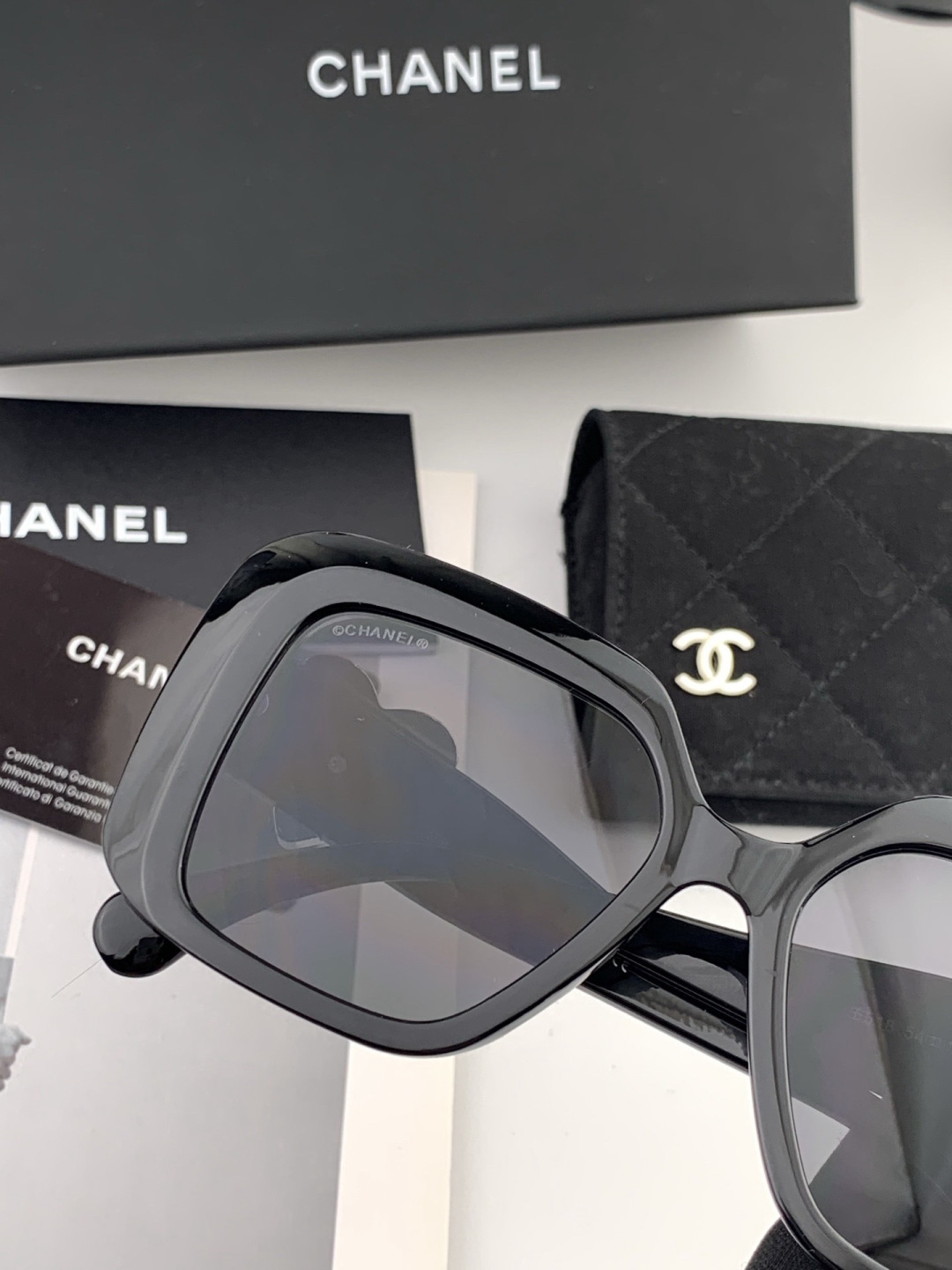 新品CHANEL 香奈儿太阳镜以独特魅力和前卫风格诠释春夏最新眼镜，质感超好佩带舒适 型号：CH8551