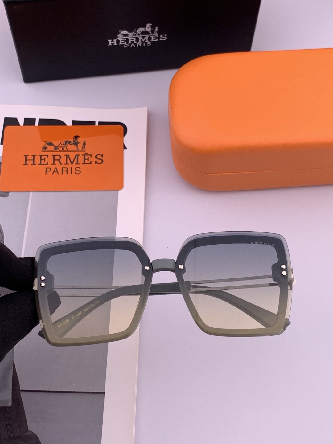 【TR尼龙系列】爱马仕 经典的方框设计，不挑脸型，无论搭配大衣还是连衣裙都非常显气质尼龙镜片预防紫外线 